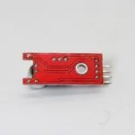 347317f8-cc74-4822-978f-9471b92ee7e7 یک ماژول الکترونیکی کوچک با یک برد مدار قرمز، شبیه به ky-037 است. این شامل یک ماژول میکروفن در یک سر و پین های فلزی برای اتصالات، با ردپای مدار قابل مشاهده و نقاط لحیم کاری است که بر طراحی پیچیده آن تاکید دارد.